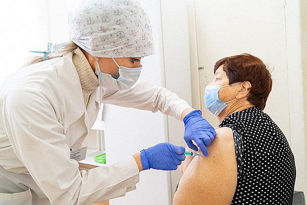 В Кировской области вакцинацию от COVID-19 завершили порядка 465 тысяч человек